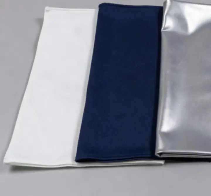 Próbki innowacyjnych tkanin technicznych dla mody